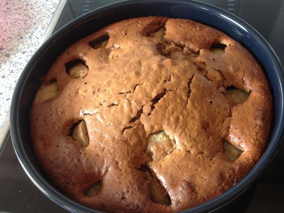 Gedeckter Birnenkuchen