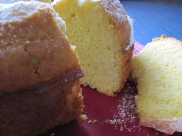 Saftiger Orangen-Gugelhupf