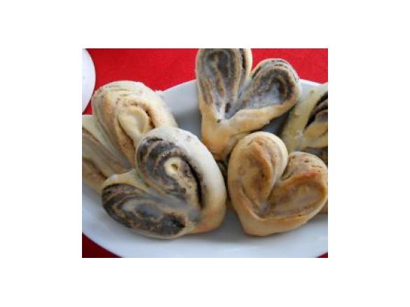 Valentinsherzen  ( Variante von Heimchens Mohn-u. Nussschnecken )