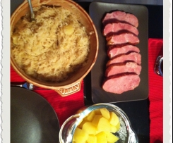 Ananas-Sauerkraut mit Kasseler und Kartoffeln