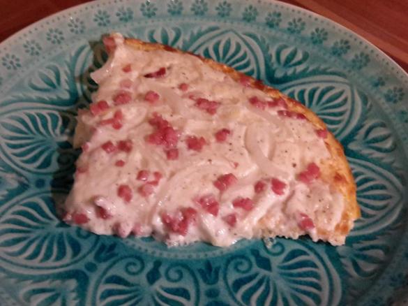 Flammkuchen LowCarb mit BlumenkohlBoden