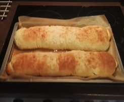 Apfelstrudel mit Hefeteig (Apfelnudel)