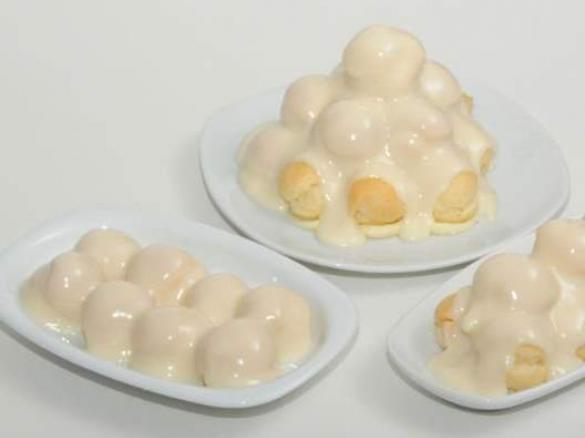 weiße Profiterole