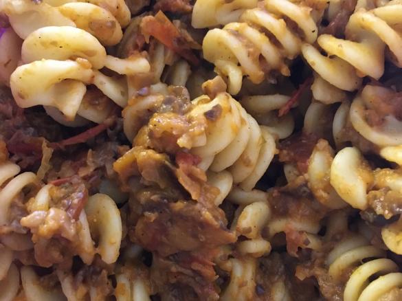 vegetarische Pilz-Bolognese mit Steinpilzen und Champignons