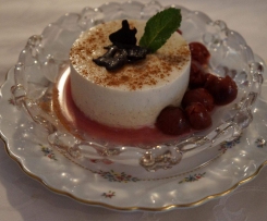 Joghurt Panna Cotta mit Glühweinkirschen