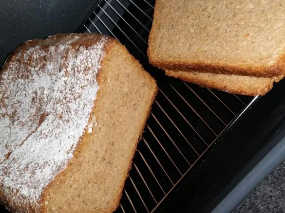 Roggen/Dinkelbrot mit Kräutern