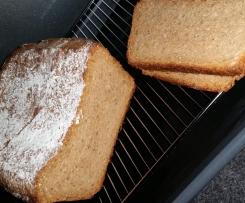 Roggen/Dinkelbrot mit Kräutern