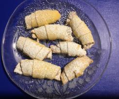 Rumänische Nusshörnchen aus Sauerrahmteig