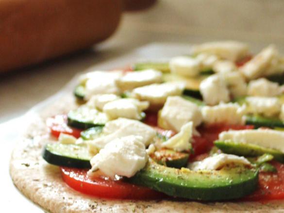 Avocado-Zucchini-Pizza