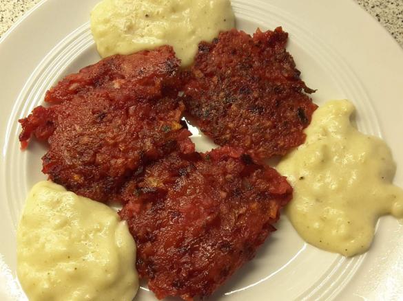 Rote-Bete-Puffer mit Meerettichsauce