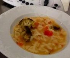 variable Gemüsesuppe mit Nudeln // Suppe / Eintopf / Gemüseeintopf // Grippekiller // vegetarisch + vegan // 13 Minuten - schnelles Mittagessen // Schulkinder TM5