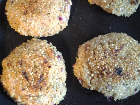 vegan Quinoa-Buletten  Frikadellen Frikos Bratlinge