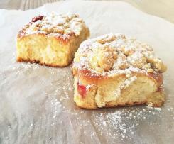 Vanille-Pudding-Buchteln mit Erdbeeren by Fairy-Cakes