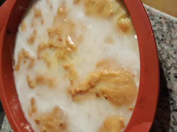 Apfelmuskuchen gedeckt