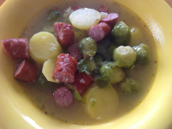 Rosenkohl-Eintopf mit Mettenden