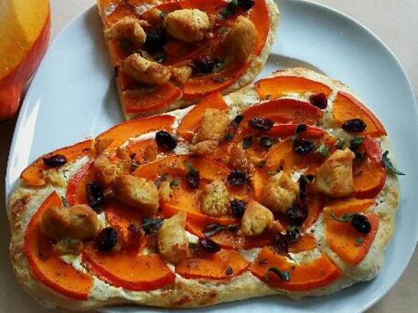 Kürbisfladen mit Hähnchen und Salbei