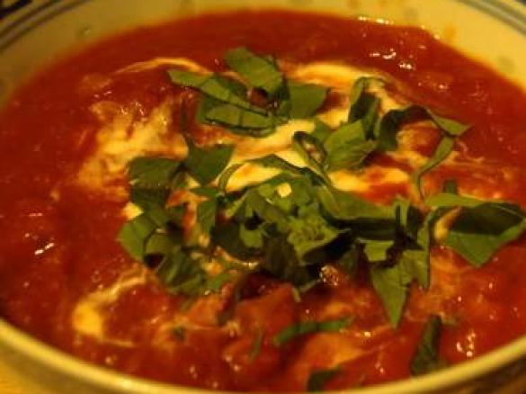 Kartoffel-Weißkraut-Suppe mit roten Beete