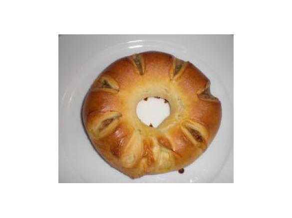 Teigkränze mit Hackfleischfüllung