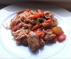 Hähnchen süß-sauer mit Mandarinen, Gemüse und Mie-Nudeln