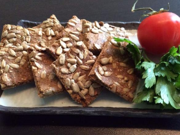 Petras Variation von Paleo//low carb gluten frei Knäckebrot