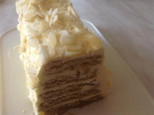 Buttercreme-Nusstorte