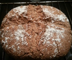 Leckeres Vollkornbrot mit selbstgemachtem Mehl in verschiedenen Variationen