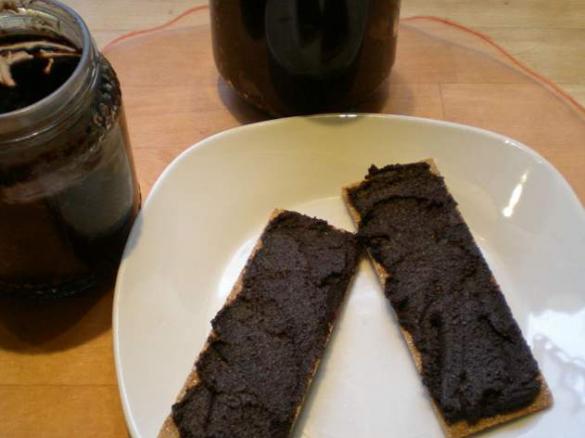 Schokomus mit Nüssen und Datteln - Nutella