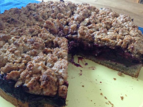 Kirschkuchen mit frischen Kirschen 