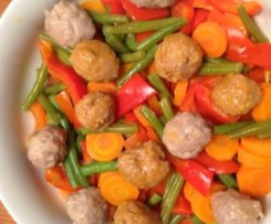 Orientalischer Reis mit Gemüse und Hackbällchen