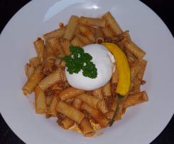 Pasta mit Salsiccia, Pepperoni und Burrata