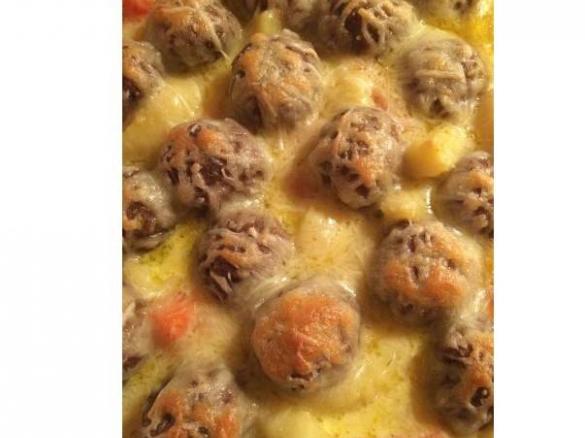 Karotten-Kartoffel Auflauf mit Hackbällchen