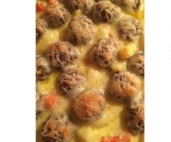 Karotten-Kartoffel Auflauf mit Hackbällchen