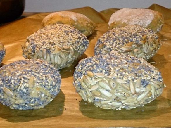 (Weltmeister) Brötchen - Rezeptvariation von Schweizer Bürli mit Roggen