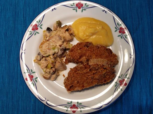 Nussbraten mit Pilzsoße (vegetarisch)