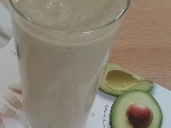 Avocado-Mandel Smoothie