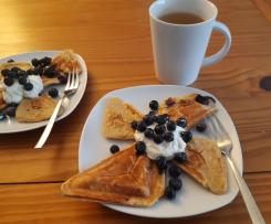 Blitz-Protein-Muffins aus dem Sandwichmaker mit Heidelbeeren