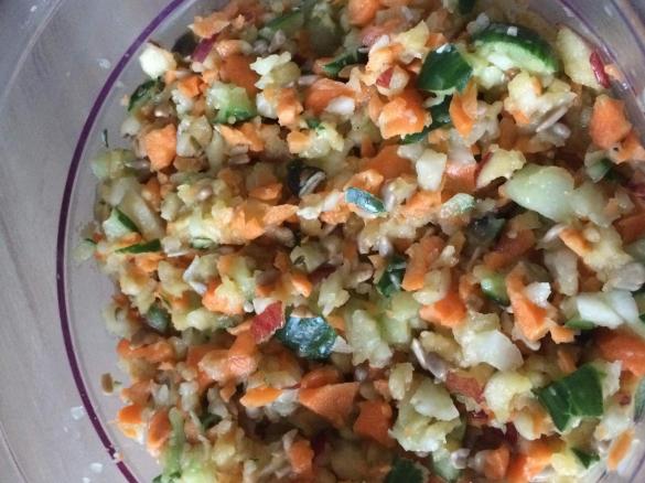 Turbo Rohkostsalat mit allem was so da ist!