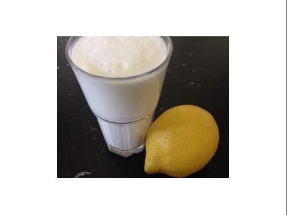 Zitronen-Buttermilch