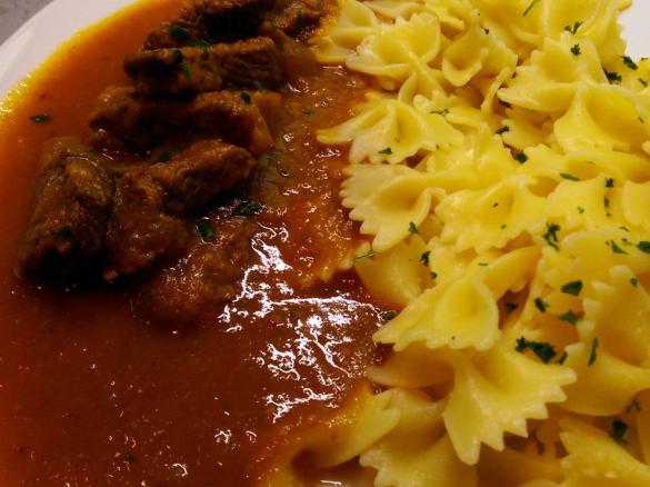Gulasch klassisch (Schmeckt einfach jedem)