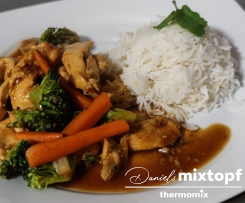 Hähnchen in Honig-Teriyaki-Sauce mit Gemüse und Reis