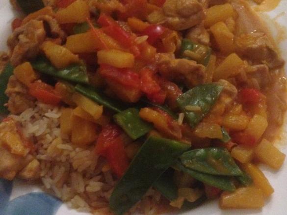 Geschnetzeltes süß-sauer mit Ananas