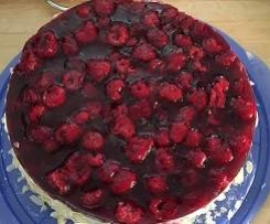 Himbeer-Torte (Biskuitboden)