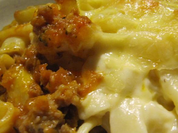 Makkaroni und Käse mit Bolognese (Auflauf)