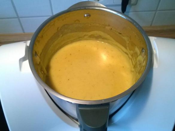 Süßkartoffel-Möhrensuppe