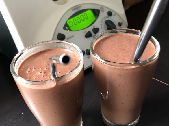 Banana-Chocolate-Smoothie / Bananen-Schoko-Smoothie (vegan)