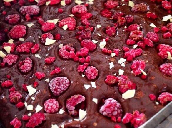 Double-Chocolate Brownies mit Himbeeren