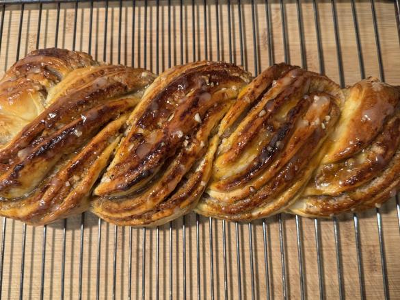 Variation Saftiger Nusszopf