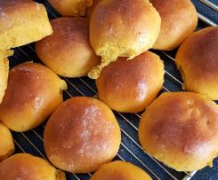 Kürbisbrötchen mit Dinkelmehl