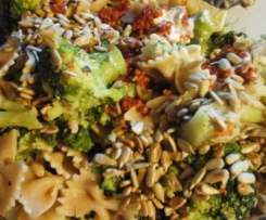 Brokkoli Nudelsalat vegan 