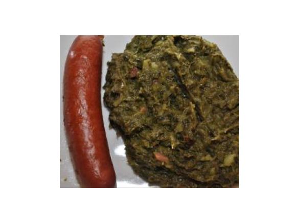 Grünkohlgemüse mit Mettwürstchen